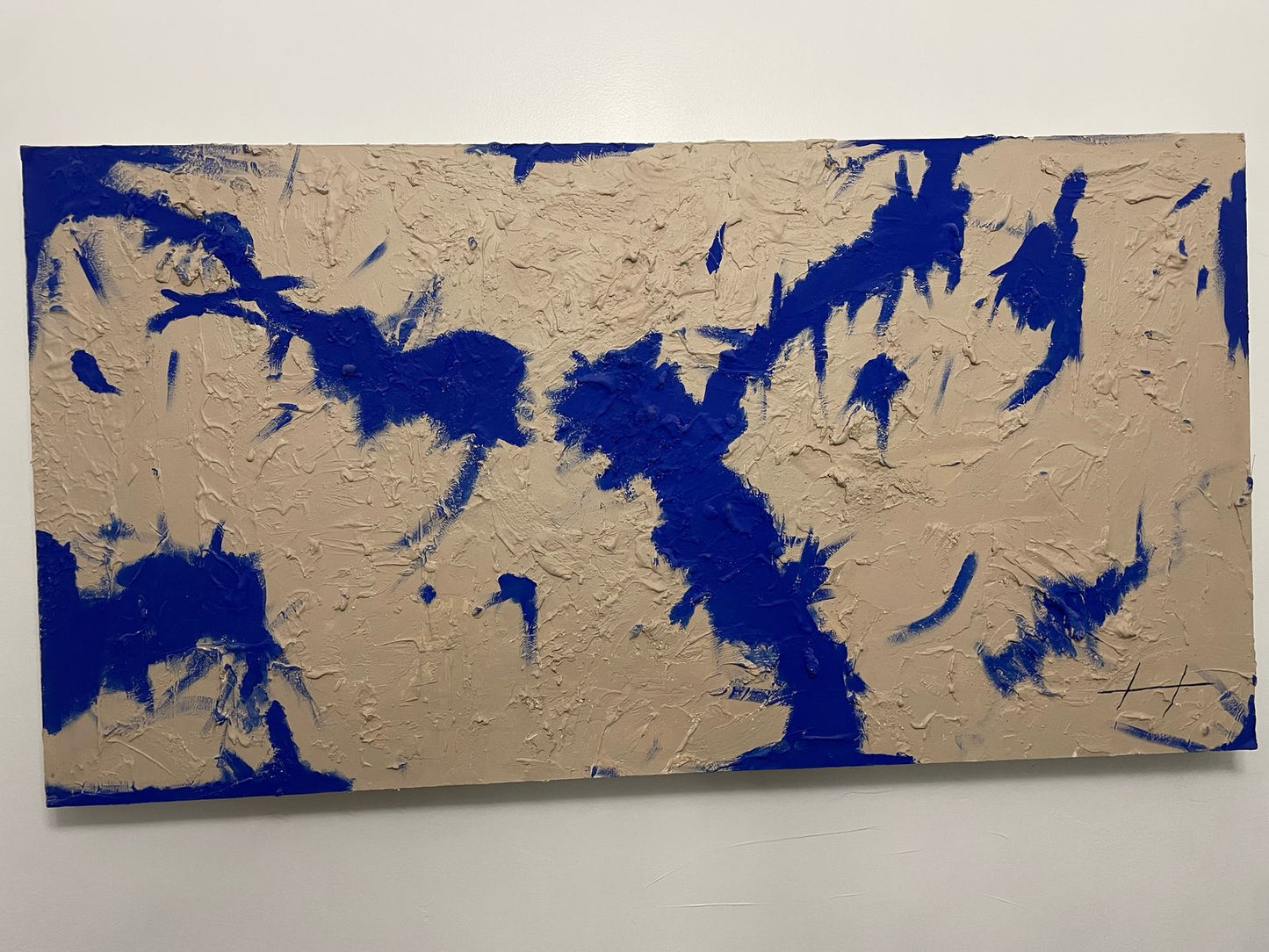 “Surcos de azul, caminos sin nombre.”