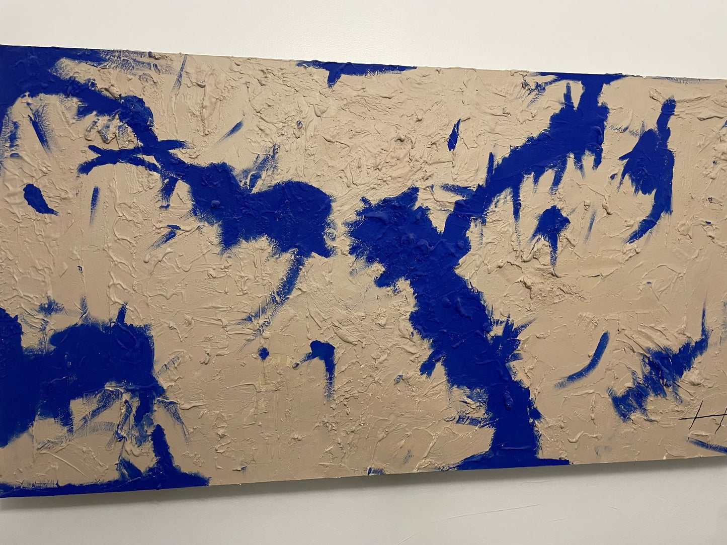 “Surcos de azul, caminos sin nombre.”